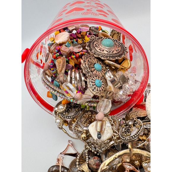 WMystery Jewelry Jar 1lb 13oz mixed Lot Vintage to Now Mostly Wearable Treasure - Picture 3 of 12